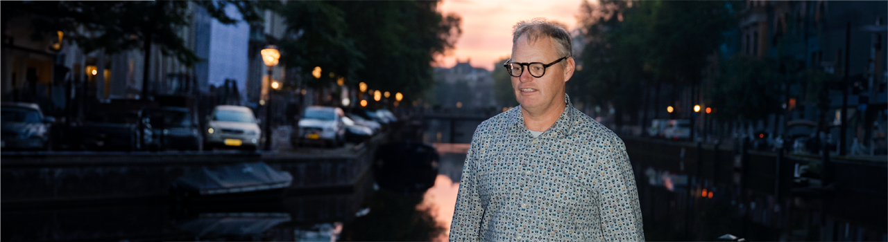 Jos rijdt vanaf werk naar zijn huis