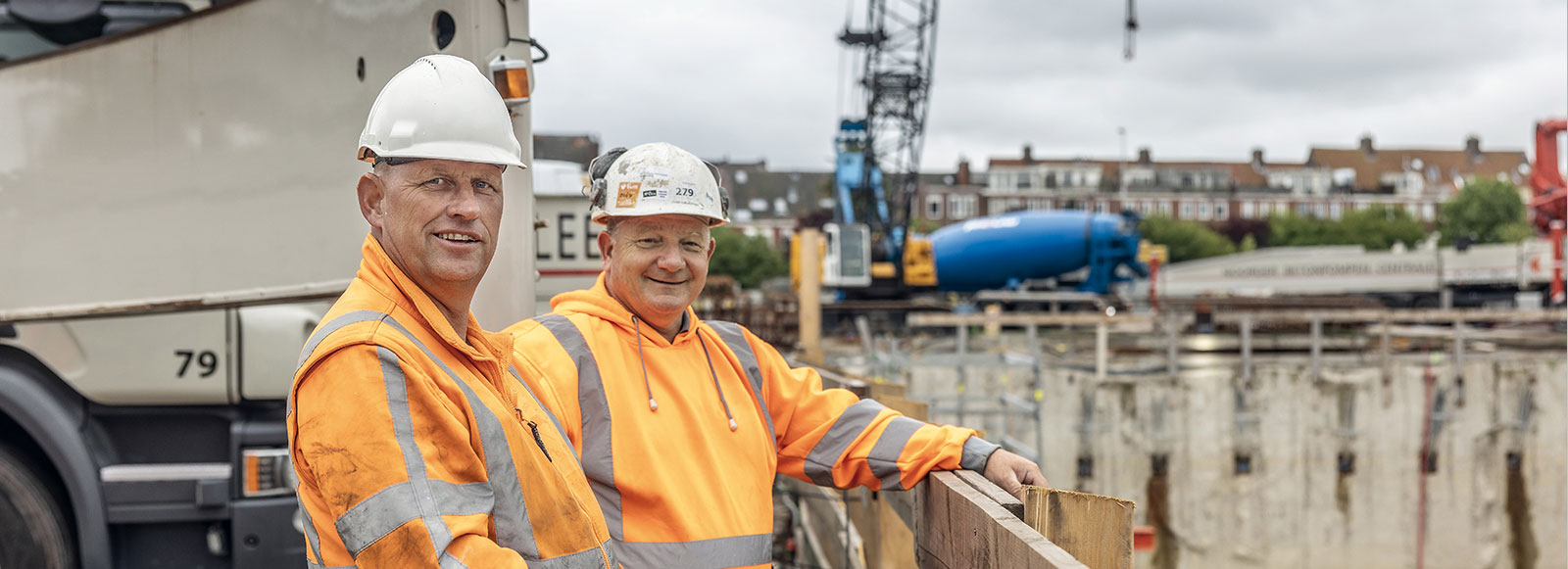 bpfBOUW twee mannen bij bouwplaats